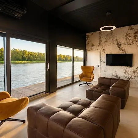 Comfortable House For 8 *